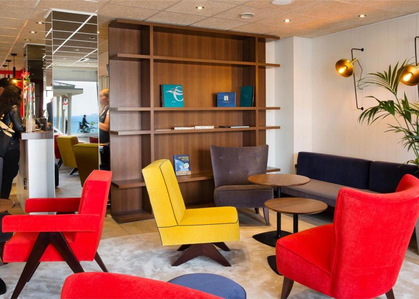 Brittany Saint-Malo lobby