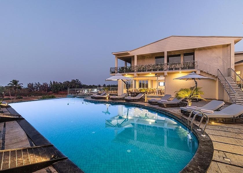 Goa Morjim Pool