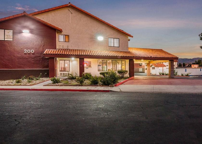 California Palmdale Exterior Detail