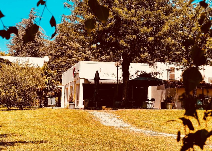 Auvergne-Rhone-Alpes Ecully garden