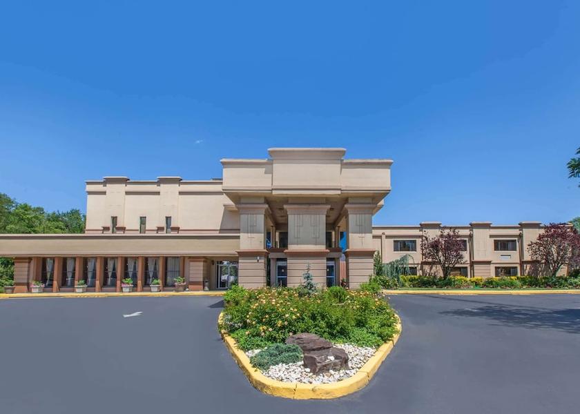 New Jersey Pompton Plains Exterior Detail