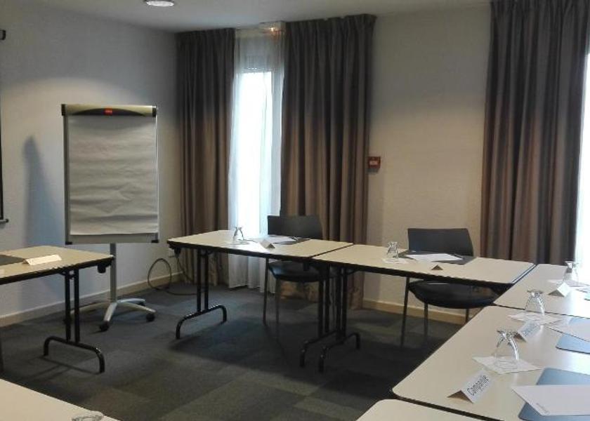 Auvergne-Rhône-Alpes Issoire Meeting room / ballrooms
