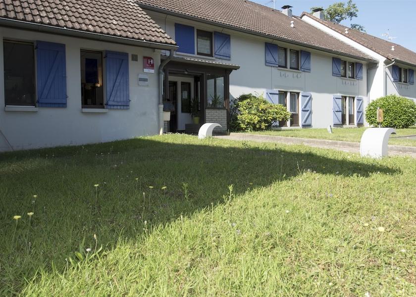 Auvergne-Rhone-Alpes Saint-Genis-Pouilly Facade