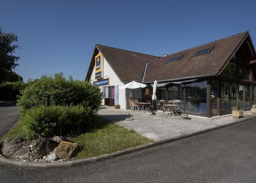 Auvergne-Rhone-Alpes Saint-Genis-Pouilly Facade