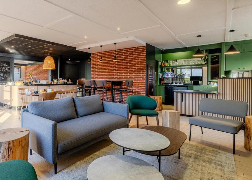 shared lounge/tv area