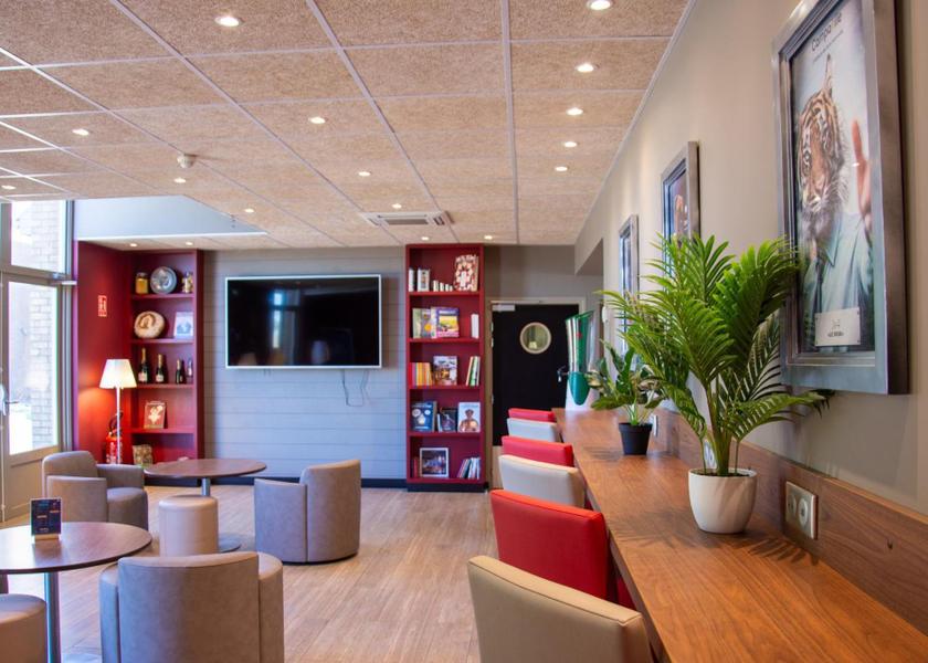 shared lounge/tv area