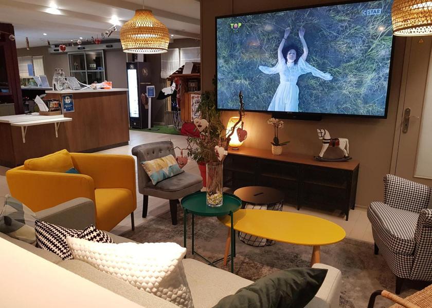Grand Est Colmar shared lounge/tv area