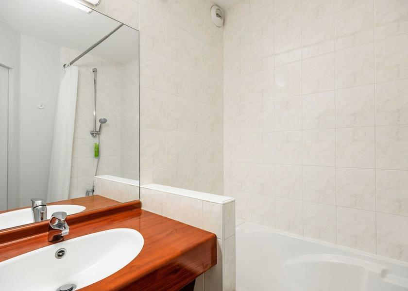 Nouvelle-Aquitaine Pau Bathroom