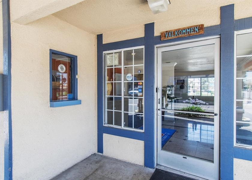 California Kingsburg Facade