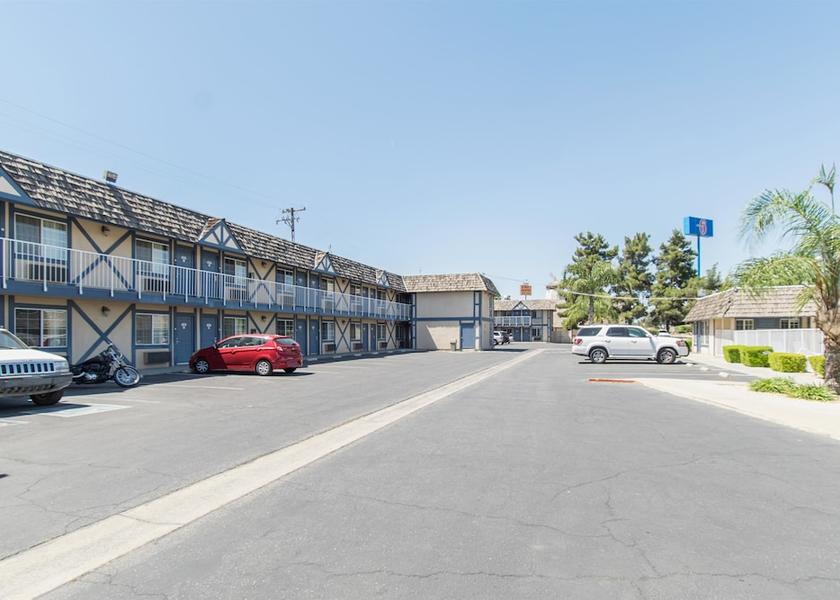 California Kingsburg Facade