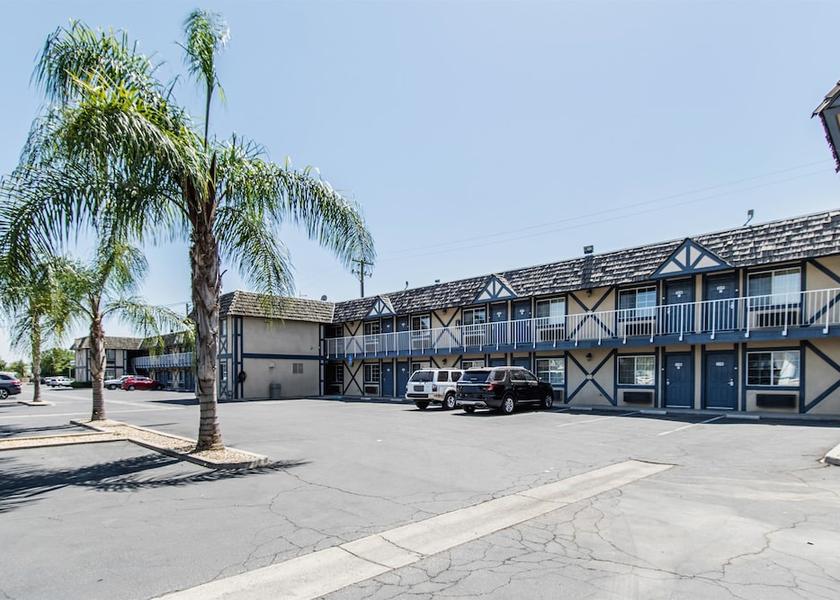 California Kingsburg Facade