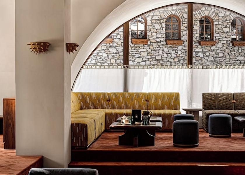 Auvergne-Rhone-Alpes Val-d'Isere Lobby