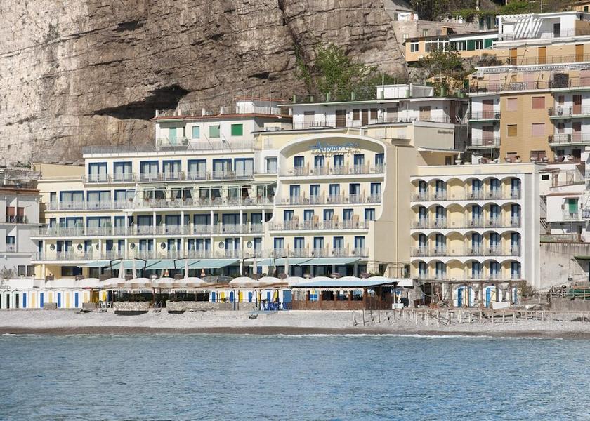 Campania Meta Facade