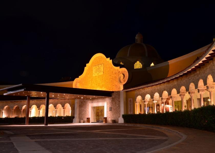Coahuila Saltillo Front of property - evening/night