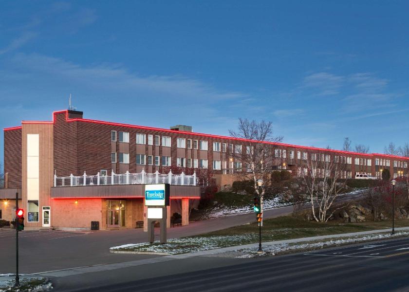 Quebec Baie Comeau Hotel Exterior