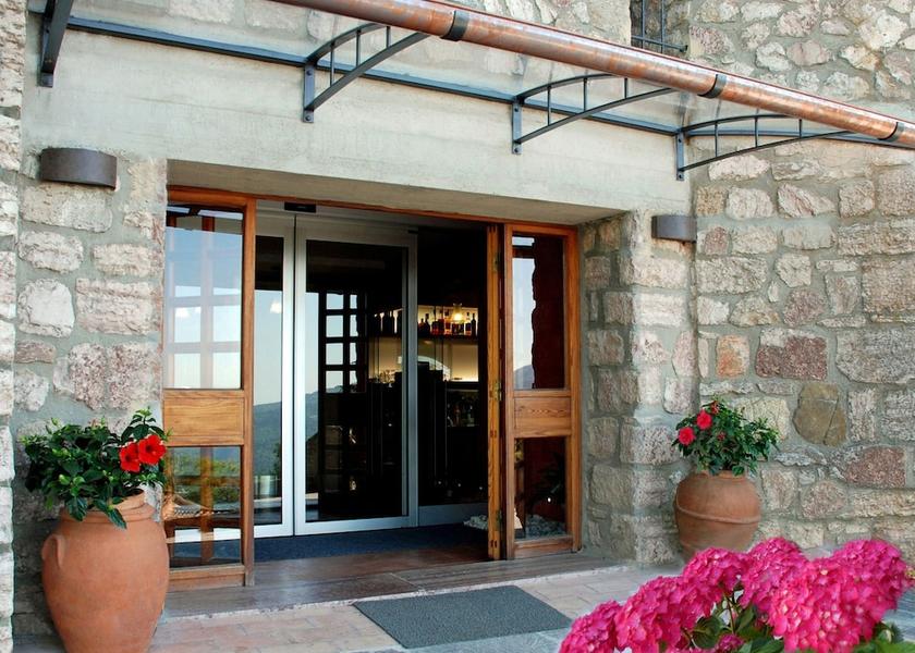 Tuscany Montieri Property entrance