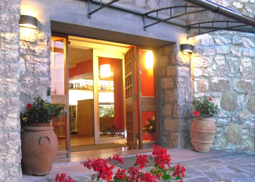 Tuscany Montieri Property entrance