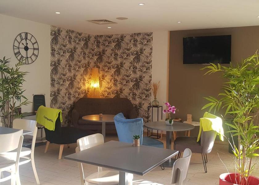 shared lounge/tv area