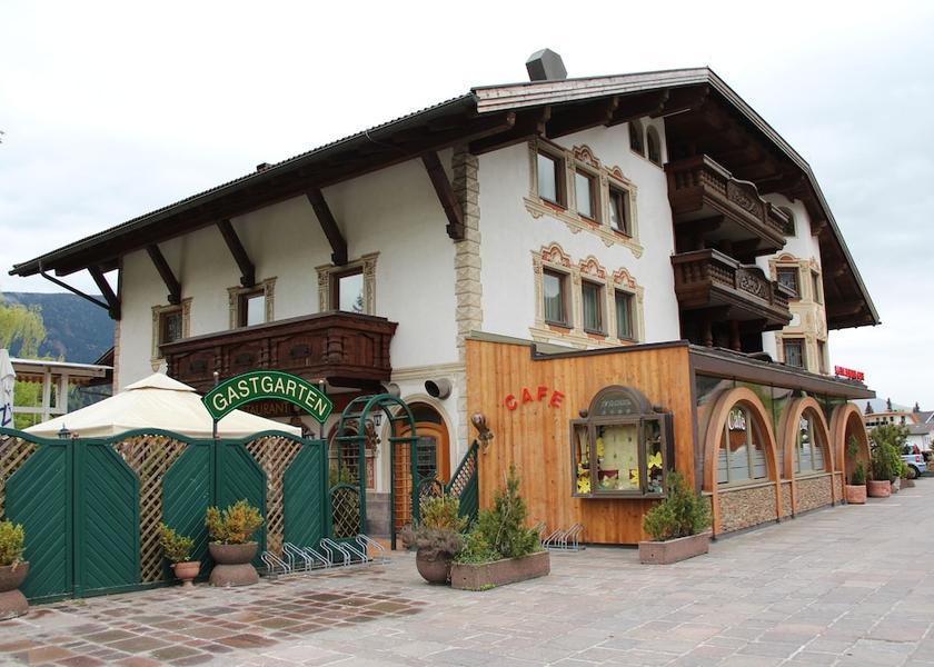 Tyrol Zirl Front of property