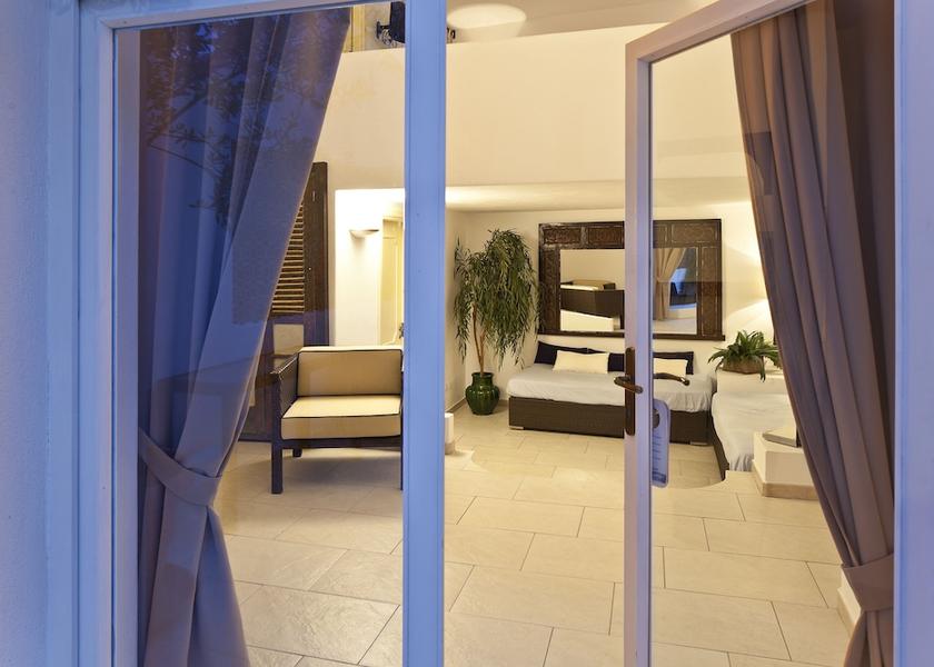 Campania Serrara Fontana Room
