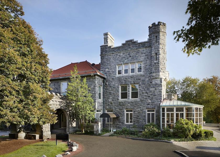 New York Tarrytown Exterior Detail