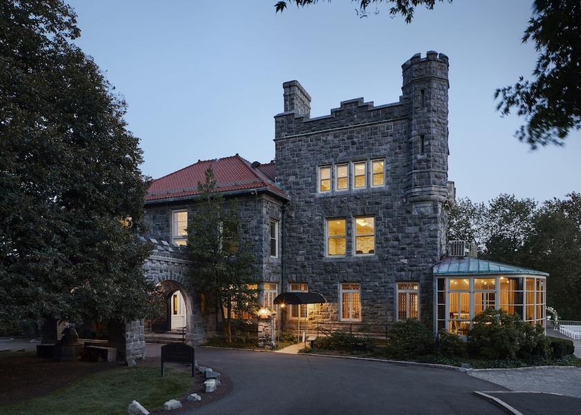 New York Tarrytown Facade