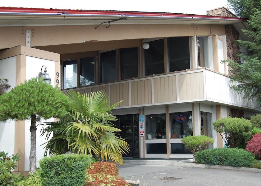 Washington Lakewood Facade