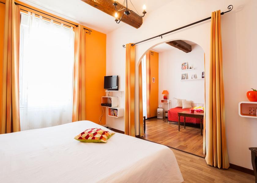 Occitanie Tavel Room