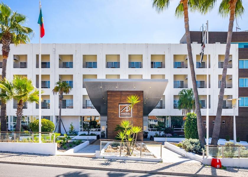 Faro Tavira Front of property