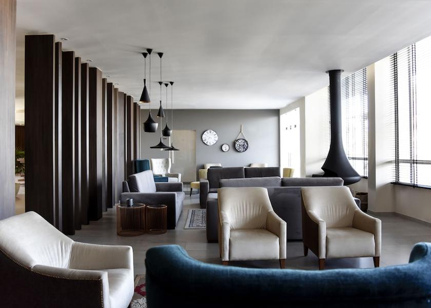 Faro Tavira Lobby sitting area