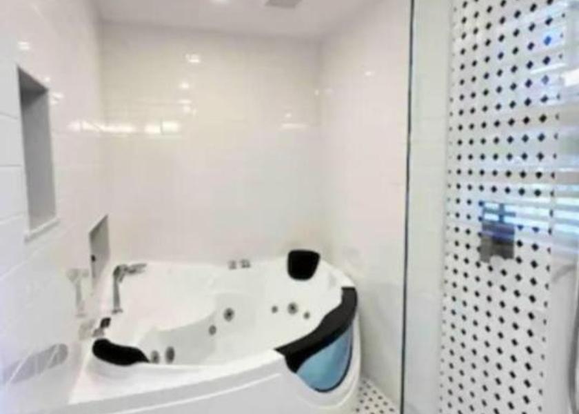 Rhode Island Newport Apartment Ground Floor, Jetted Tub (Pet Friendly)