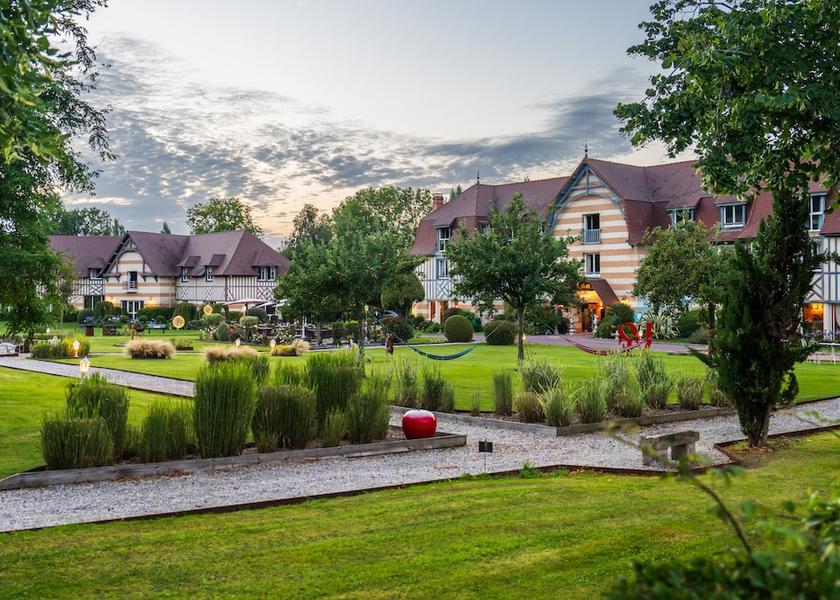 Normandy Cricqueboeuf Front of property