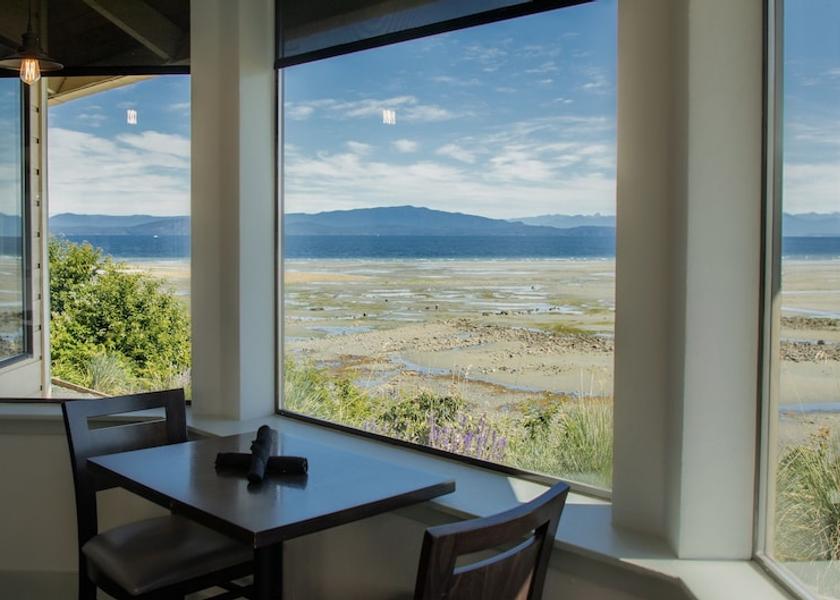 British Columbia Parksville Breakfast Area
