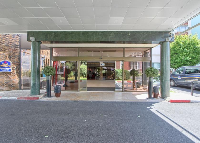 Île-de-France Roissy-en-France Front of property