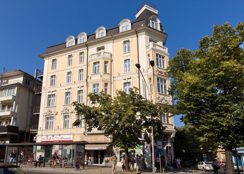  Varna Porch
