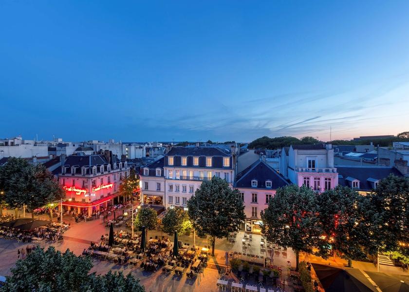 Grand Est Reims Exterior Detail