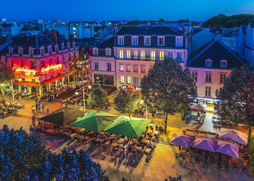 Grand Est Reims Exterior Detail