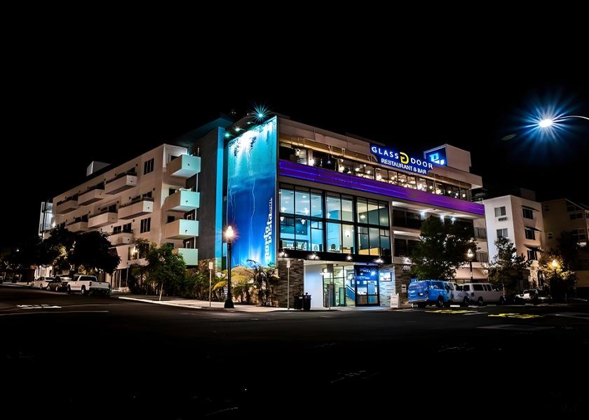 California San Diego Hotel Exterior