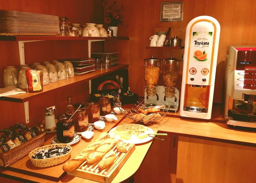 Nouvelle-Aquitaine Pau Breakfast Area