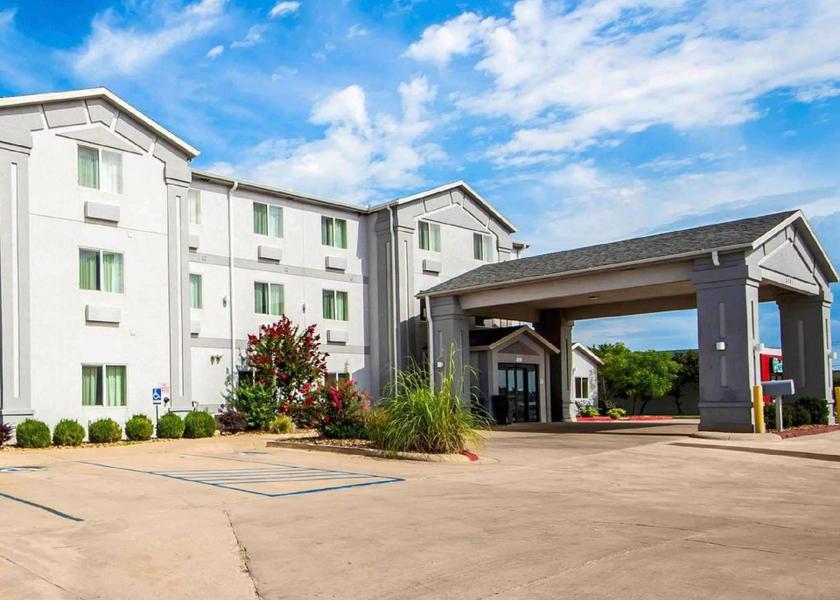 Oklahoma Ponca City Hotel Exterior