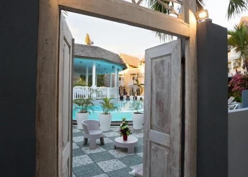  Saint-Paul Exterior Detail