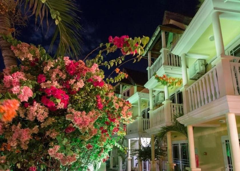  Saint-Paul Exterior Detail