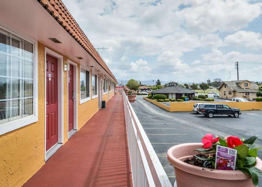 California Hollister Exterior Detail