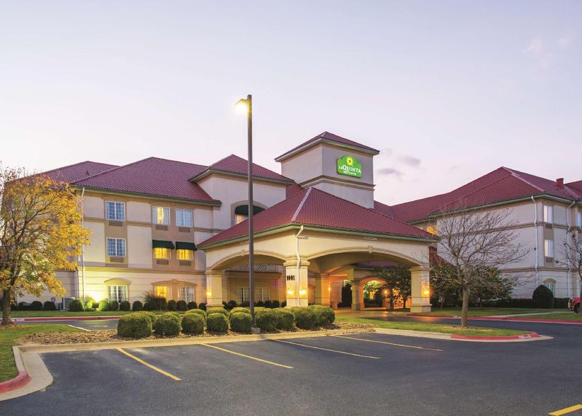 Arkansas Bentonville Hotel Exterior