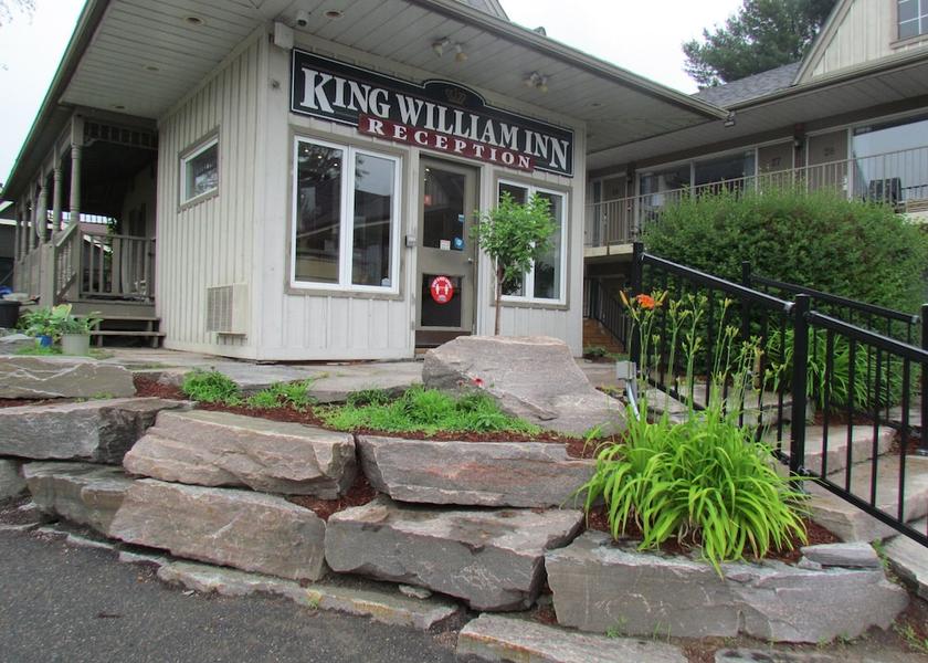 Ontario Huntsville Facade