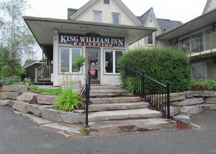 Ontario Huntsville Facade