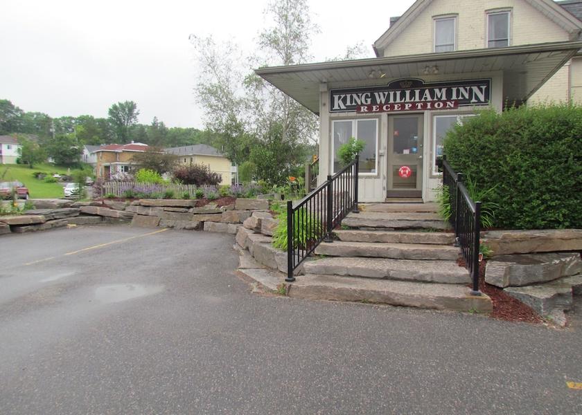 Ontario Huntsville Facade