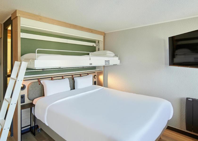 Île-de-France Pontoise Standard room - 1 Queen Bed 1 Bunk Bed