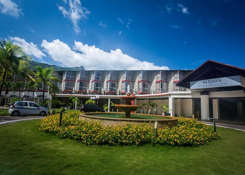  Mahé Island Front of property