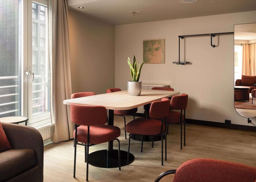  Oslo Room
